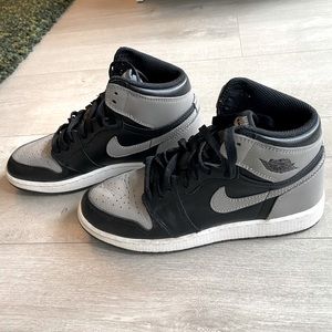 Air Jordan 1 Retro High OG Shadow (Grade School Size 6 US)